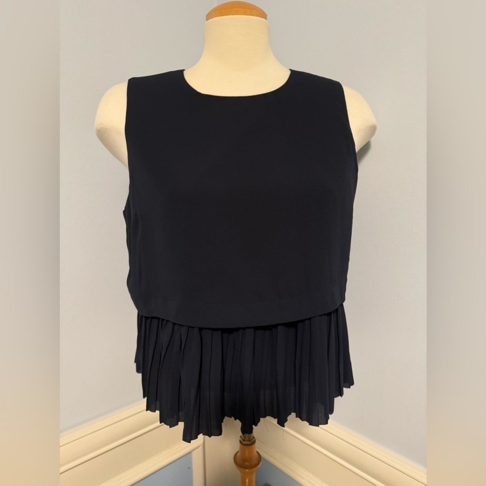 Elizabeth and James - NWT Dane top